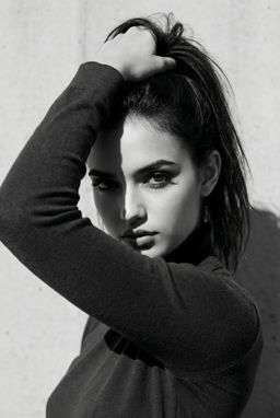 Petra In Zara - Variation - B&W Minimalist Wall [VAR:1]